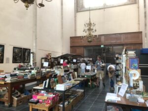 Grote boekenmarkt in Grote Kerk Goes