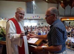 Welkomkerk Rockanje zet koster Sjaak in het zonnetje