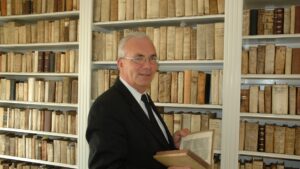 Prof dr Op ’t Hof, oud predikant Ouddorp, overleden