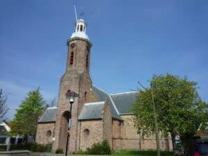 Torenspits kerk ’s-Gravenpolder moet eraf wegens schimmel